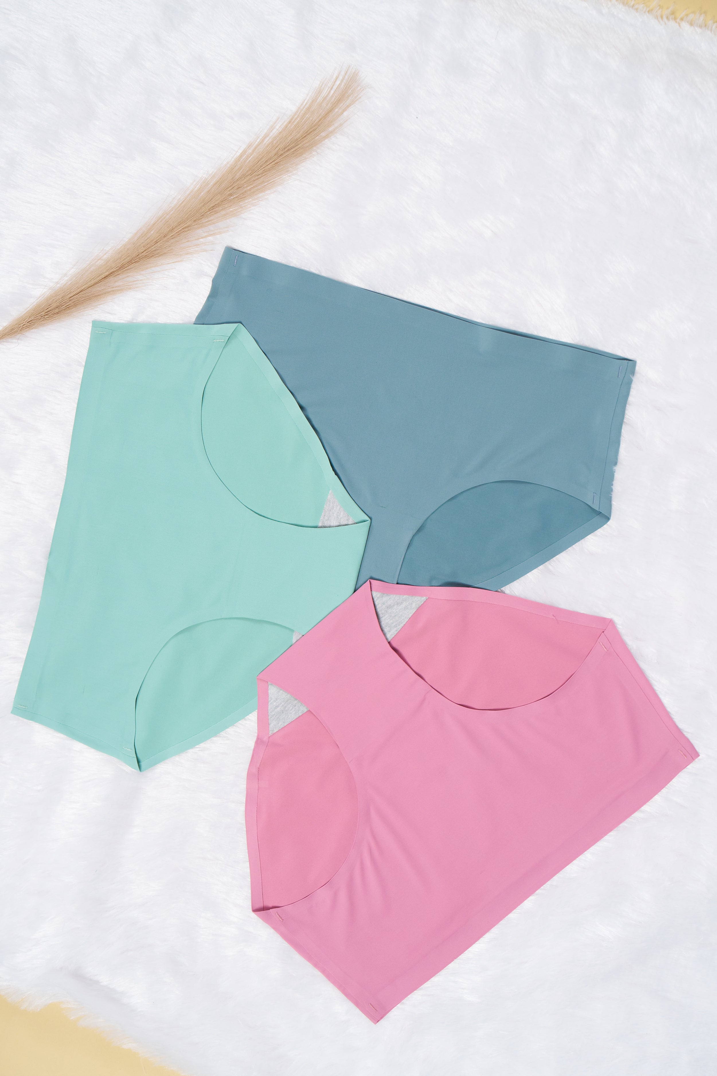 Seamless Bonded Hipster Panty - Lily Mongolia, Mauve & Turquoise