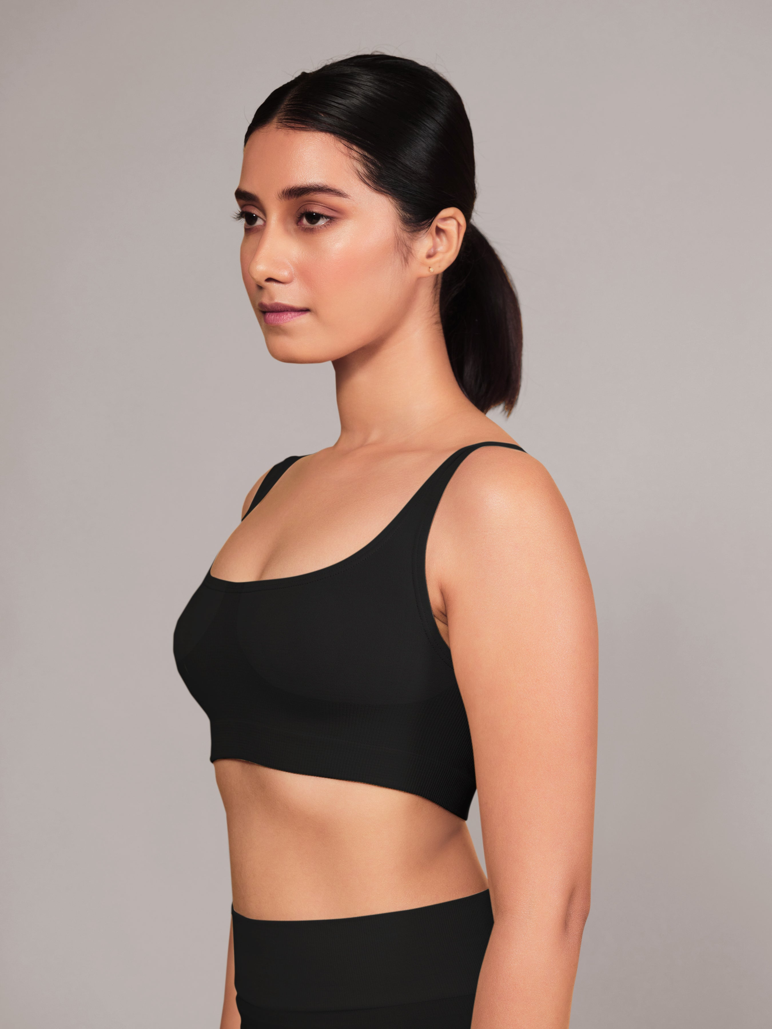Munns & Mars Teenage Non-Padded Sports Bra - Black