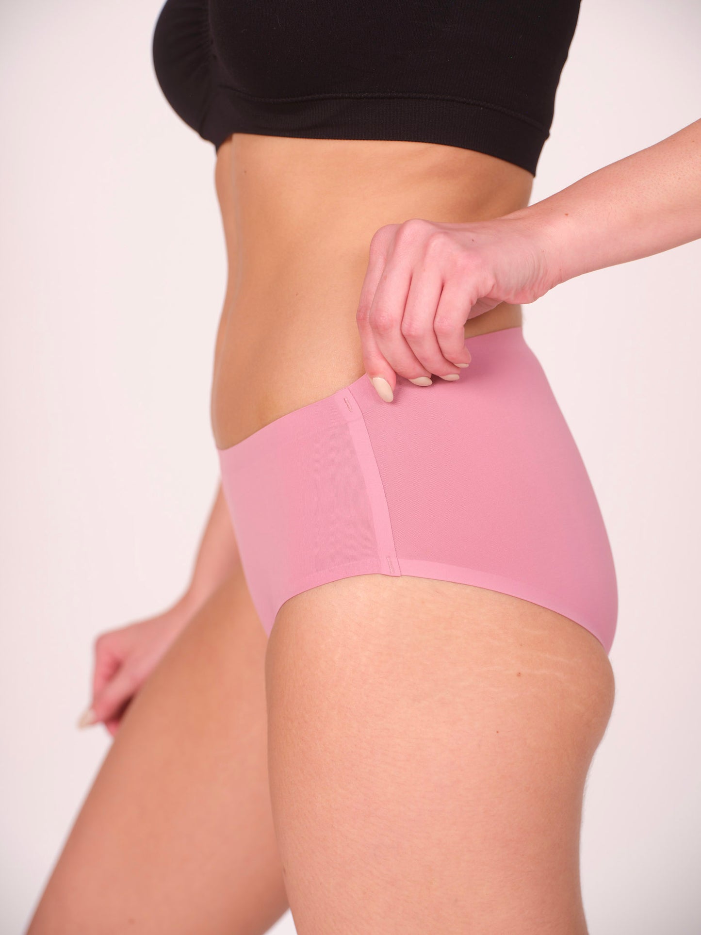 Munns & Mars Womens  Seamless Bonded Hipster Panty