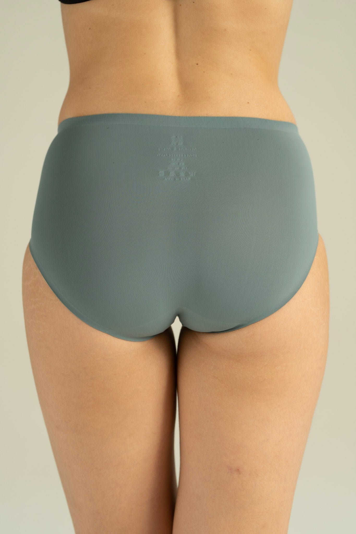 Munns & Mars Womens  Seamless Bonded Hipster Panty